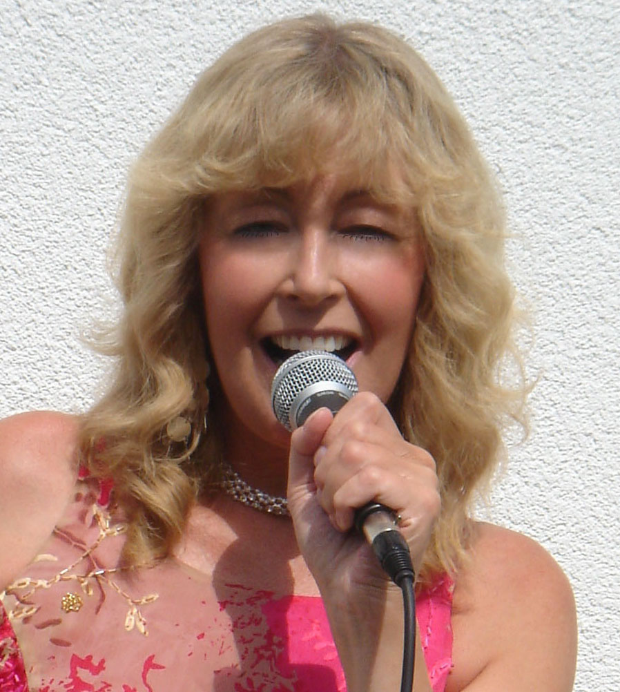 Eva Kunitzky - One Woman Band - DJ´S & MUSIKBANDS